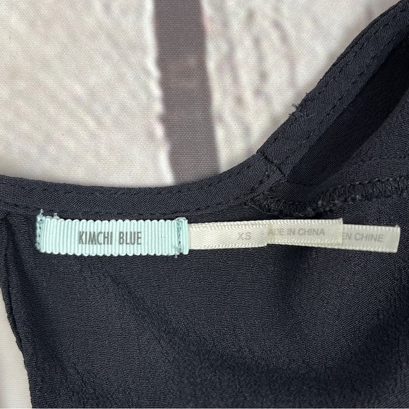 KIMCHI BLUE | URBAN OUTFITTERS black flowy v-neck peplum top, size XS - Picture 2 of 12